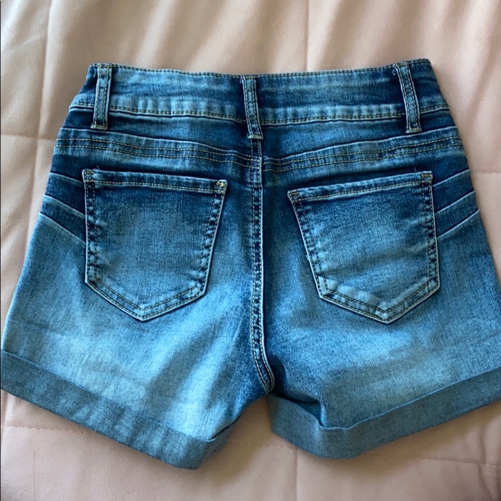 Shorts - Picture 2 of 4